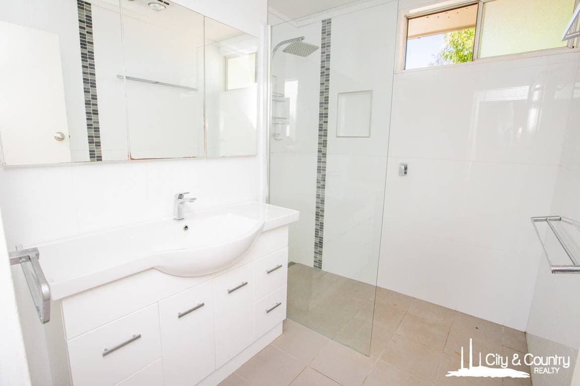 4 Mill Crescent, Mount Isa, Mount Isa - Thumbnail 2
