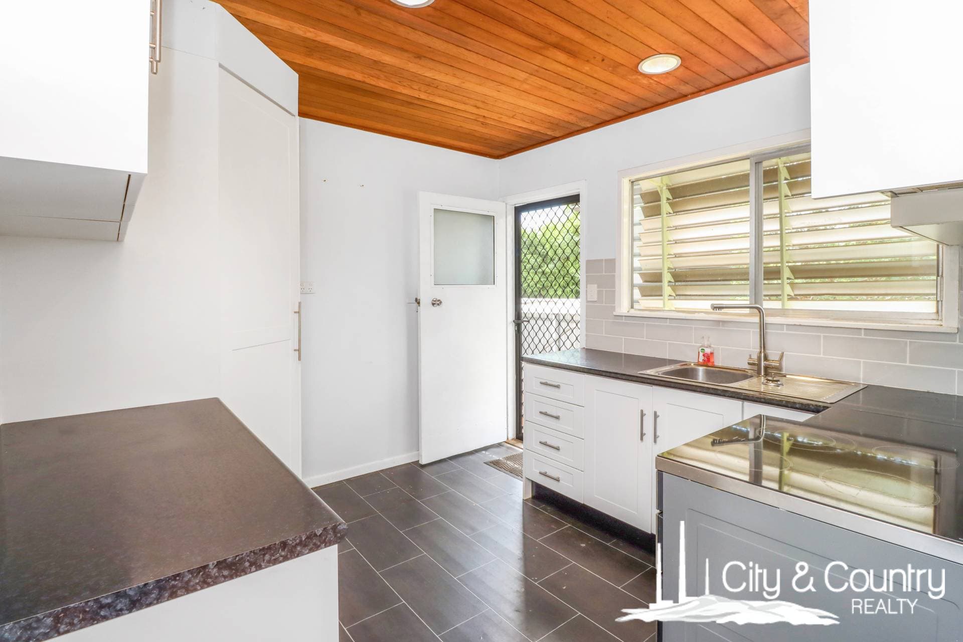 22 Stubbings Avenue, Mount Isa, Mount Isa - Thumbnail 3