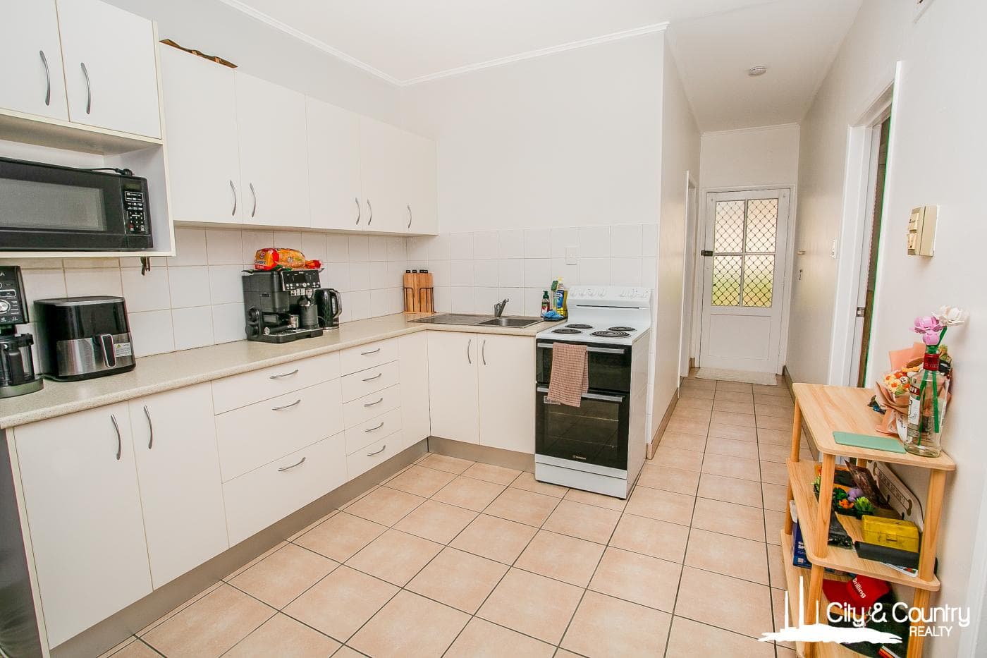 Unit 1-4, 106-108 Webb St, Mount Isa, Mount Isa - Image 1