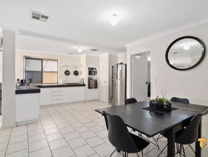 25 Kangaroo Entrance, Stratton - Thumbnail 4