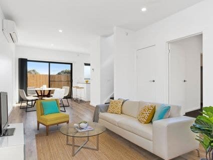 2/84 Heatherhill Road, Frankston - Thumbnail 2