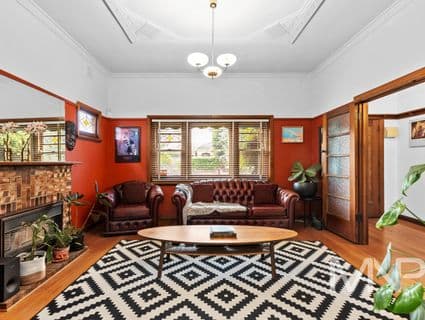 404, Kew East - Image 1