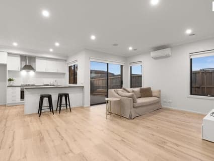 24 Precinct Walk, Clyde North - Thumbnail 6