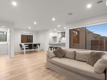 24 Precinct Walk, Clyde North - Thumbnail 8