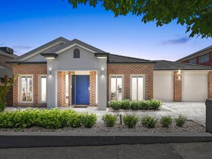8 Garfield Way, Craigieburn - Image 1
