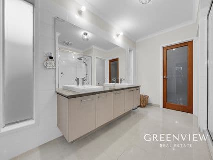 56 Strettle Crescent, Cranbourne North - Thumbnail 3