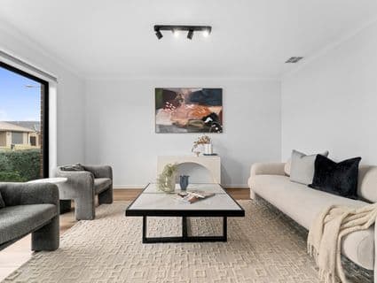8 Gairdner Street, Manor Lakes - Thumbnail 3