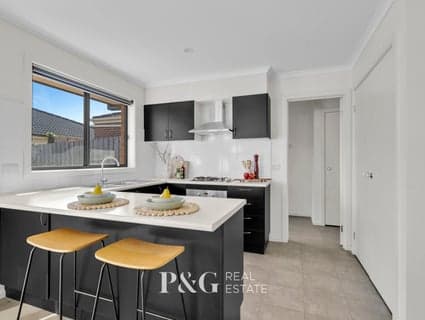 16 Oakgrove Drive, Narre Warren South - Thumbnail 2