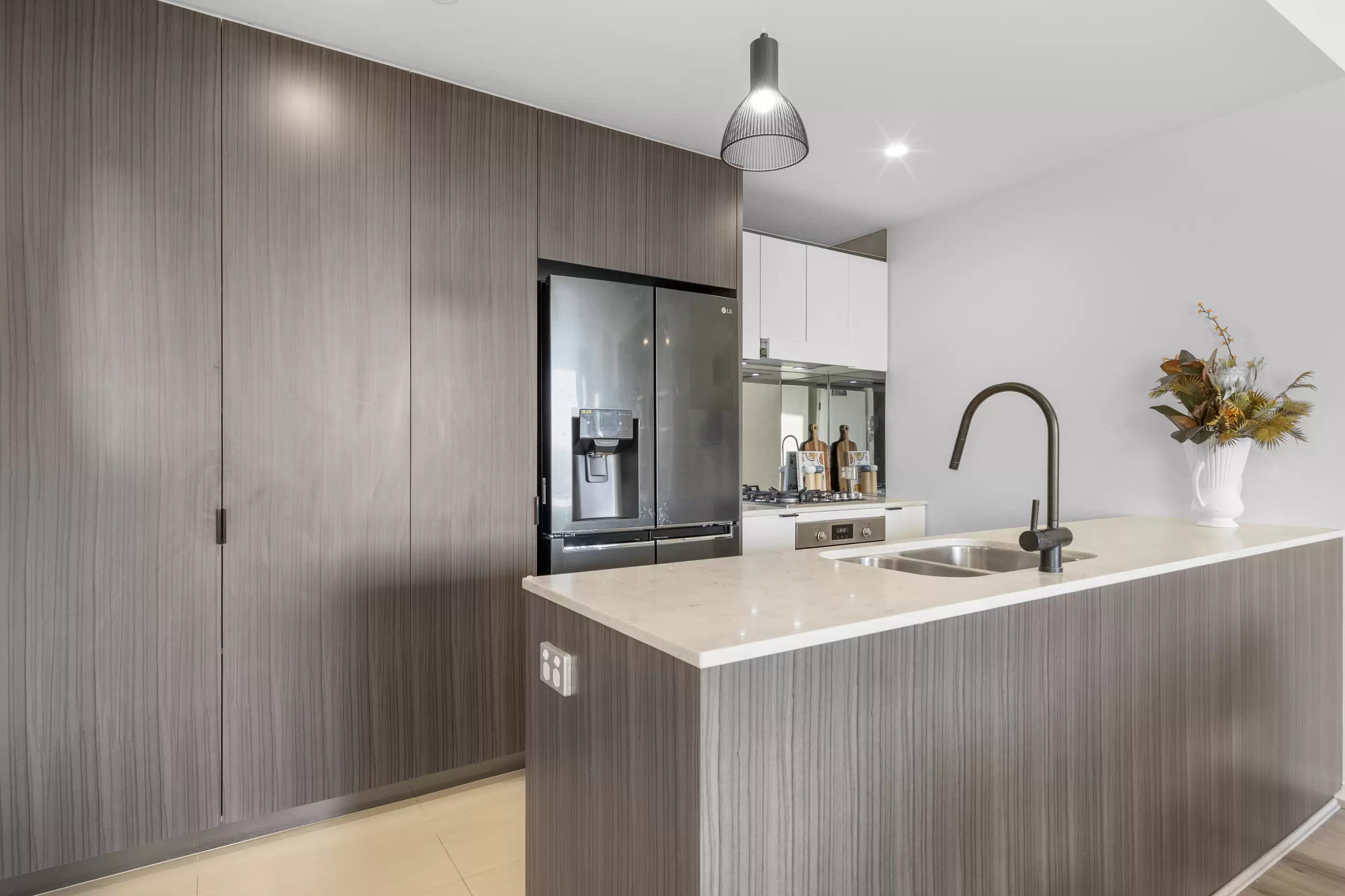 1106/2-4 Edmondstone Street, South Brisbane, South Brisbane - Thumbnail 6