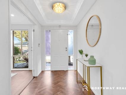61 Rutherglen Crescent, Gowanbrae - Thumbnail 4