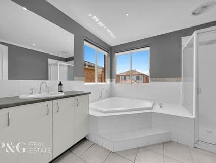 33 Amhurst Drive, Narre Warren South - Thumbnail 3