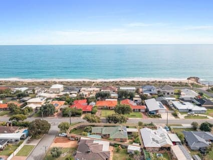 33 Hickman Road, Silver Sands - Image 1