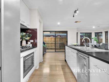 30 Crestway Drive, Cranbourne North - Thumbnail 6