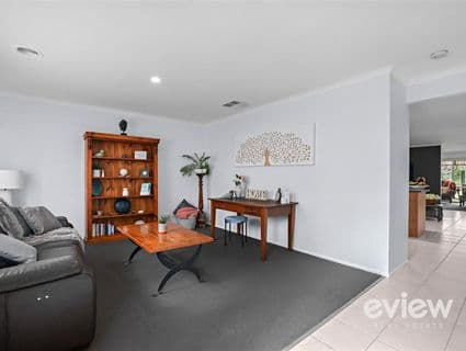 21 Castleton Avenue, Tarneit - Thumbnail 3