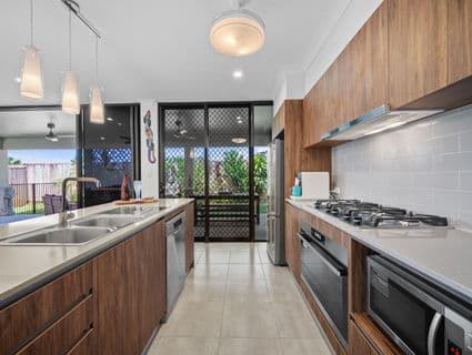 6 Mintbush Way, Bentley Park - Thumbnail 3