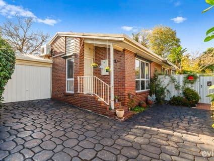 2/8 Poinciana Street, Frankston South - Image 1