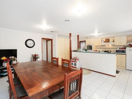 3 Warren Close, Mill Park - Thumbnail 5