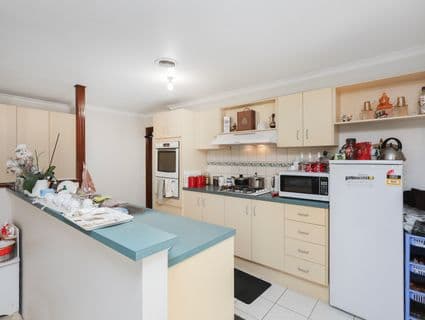 3 Warren Close, Mill Park - Thumbnail 6