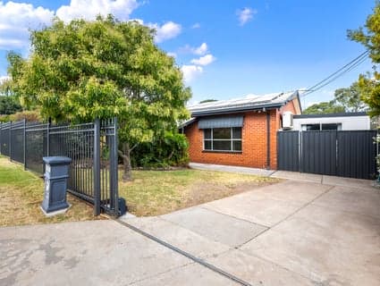 2/12 Crescent Court, Ridgehaven - Thumbnail 2