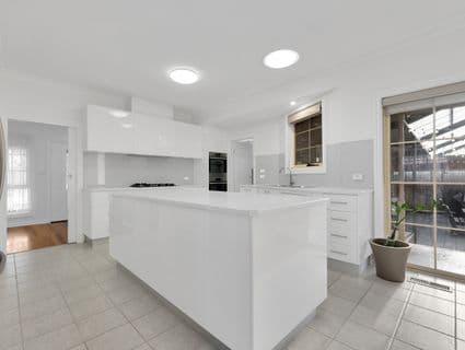 150 Hothlyn Drive, Craigieburn - Thumbnail 2