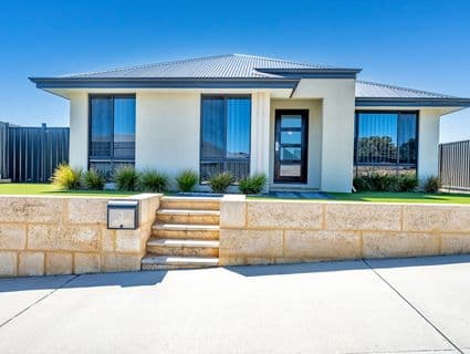 3 Wakefield Glade, Lakelands - Thumbnail 2