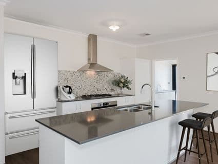 3 Wakefield Glade, Lakelands - Thumbnail 4