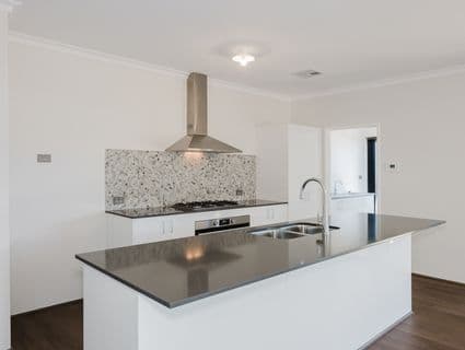 3 Wakefield Glade, Lakelands - Thumbnail 5