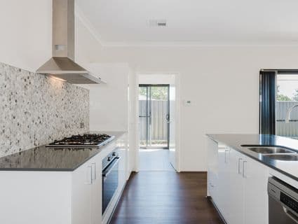 3 Wakefield Glade, Lakelands - Thumbnail 6
