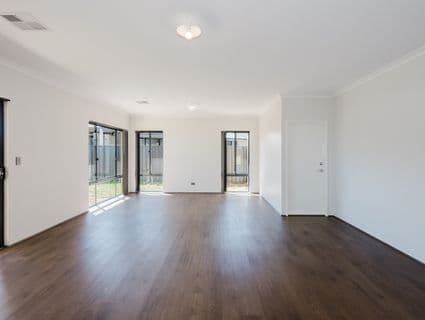 3 Wakefield Glade, Lakelands - Thumbnail 8