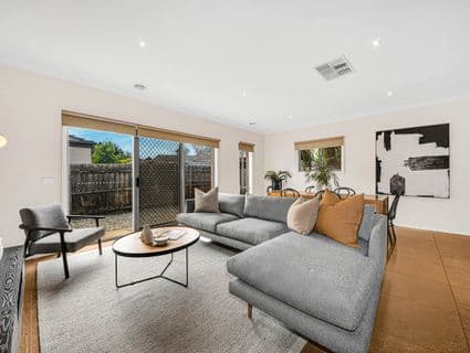2/117 Mickleham Road, Tullamarine - Thumbnail 2