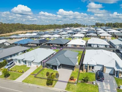 8 Harlington Avenue, Farley - Image 1
