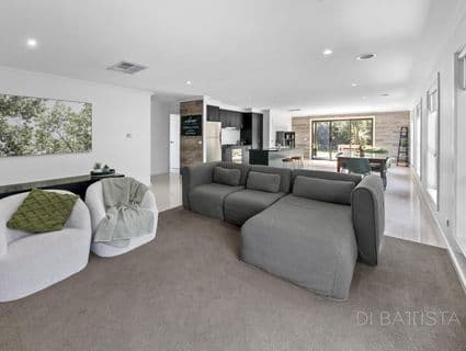18 Brushwood Circuit, Roxburgh Park - Thumbnail 4