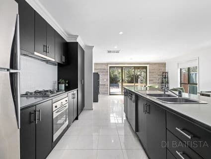 18 Brushwood Circuit, Roxburgh Park - Thumbnail 8