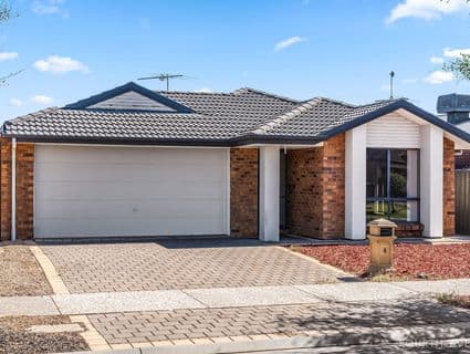 8 Sittella Avenue, Burton - Image 1