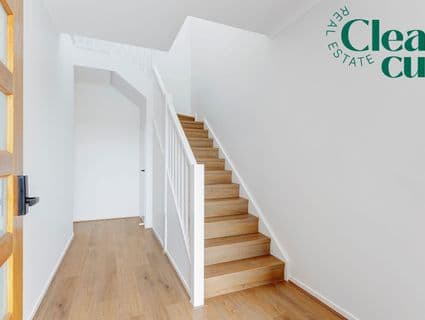 92 Tuscan Circuit, Greenbank - Thumbnail 2