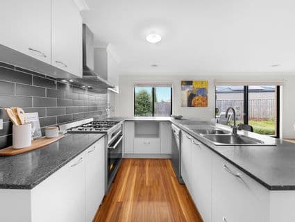 12 Swiss Way, Manor Lakes - Thumbnail 8