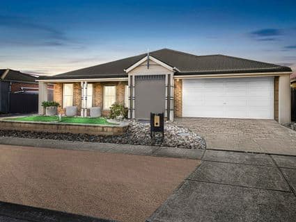 27 Clarence Street, Manor Lakes - Thumbnail 3