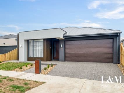 8 Machine Street, Sunbury - Image 1