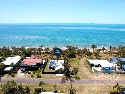 30 Owen Jenkins Drive, Sarina Beach - Image 1