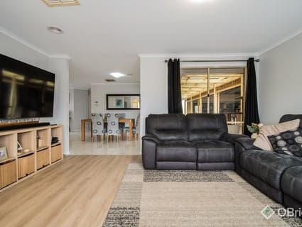 8 Forsyth Court, Cranbourne North - Thumbnail 3