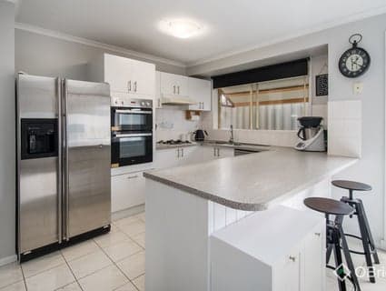 8 Forsyth Court, Cranbourne North - Thumbnail 4