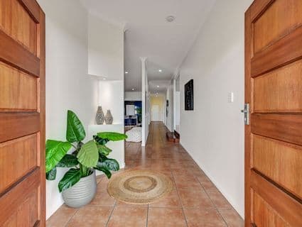 11 Saint Pauls Court, Mount Louisa - Thumbnail 2
