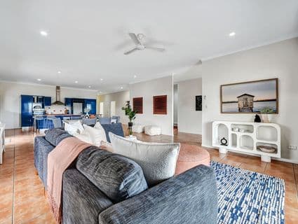 11 Saint Pauls Court, Mount Louisa - Thumbnail 7