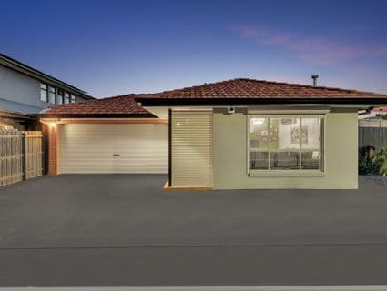 35 Hayfield Road, Roxburgh Park - Image 1