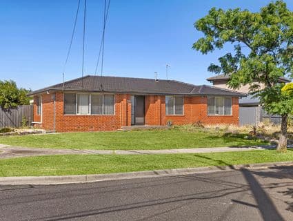 34 Woodstock Drive, Gladstone Park - Image 1