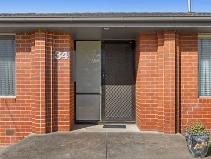 34 Woodstock Drive, Gladstone Park - Thumbnail 3