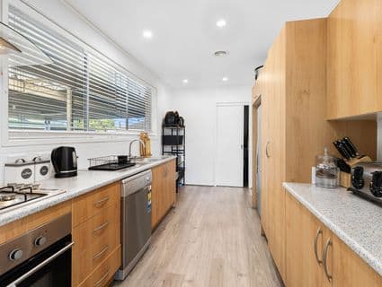 34 Woodstock Drive, Gladstone Park - Thumbnail 6