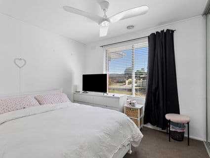 34 Woodstock Drive, Gladstone Park - Thumbnail 7