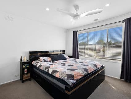 34 Woodstock Drive, Gladstone Park - Thumbnail 8