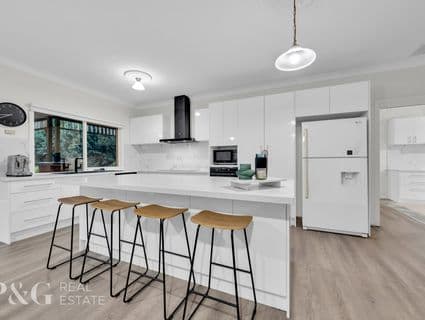 21-23 Hillsmeade Drive, Narre Warren South - Thumbnail 2